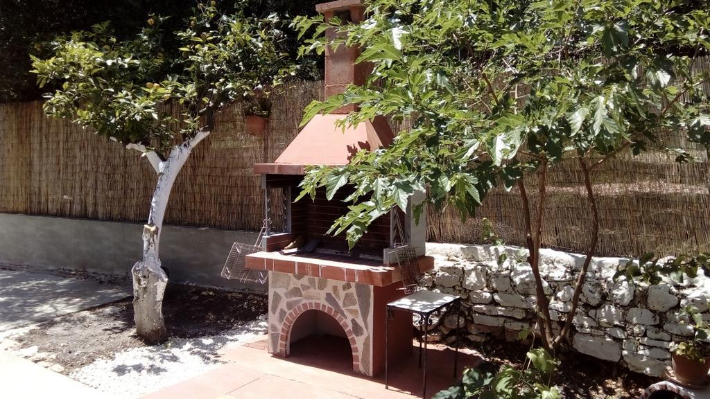 Flamiatos Garden Cottages Poulata Екстер'єр фото