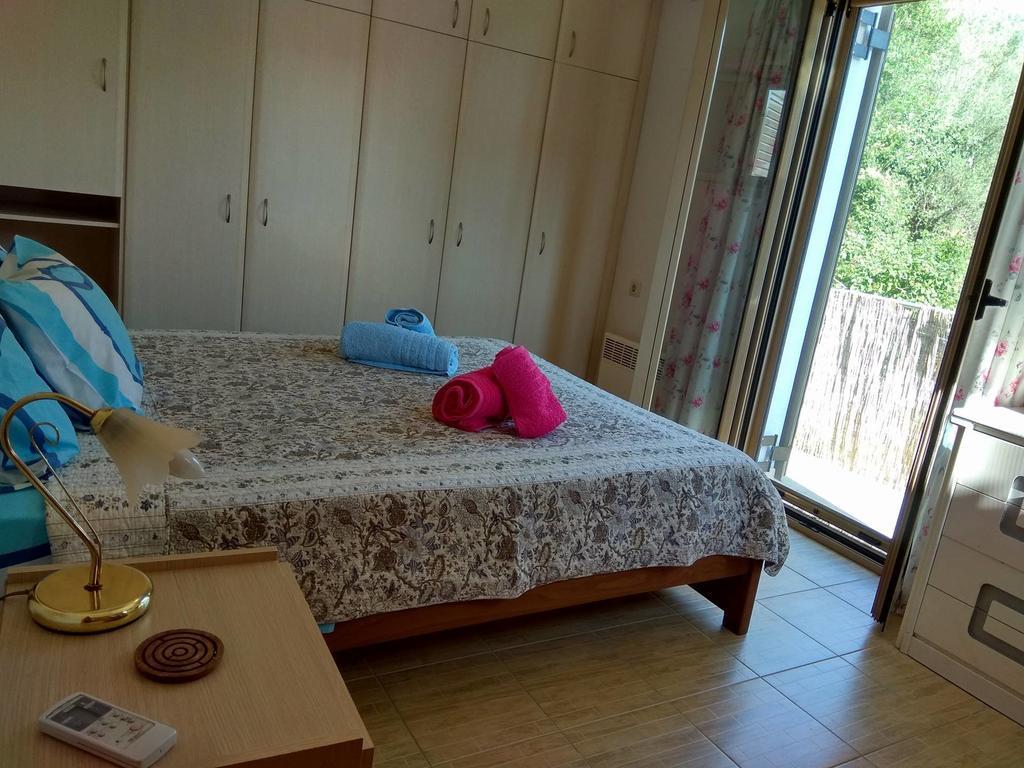 Flamiatos Garden Cottages Poulata Екстер'єр фото